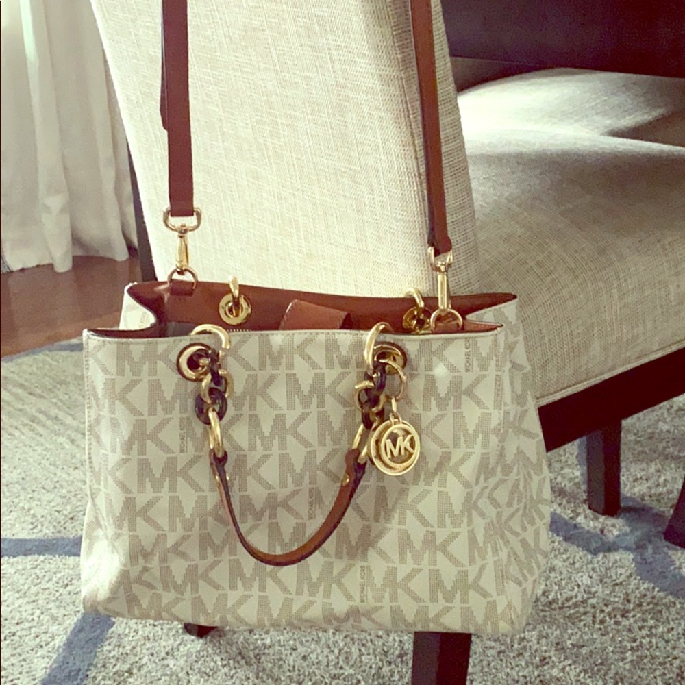 Beautiful Michael Kors Vanilla Handbad